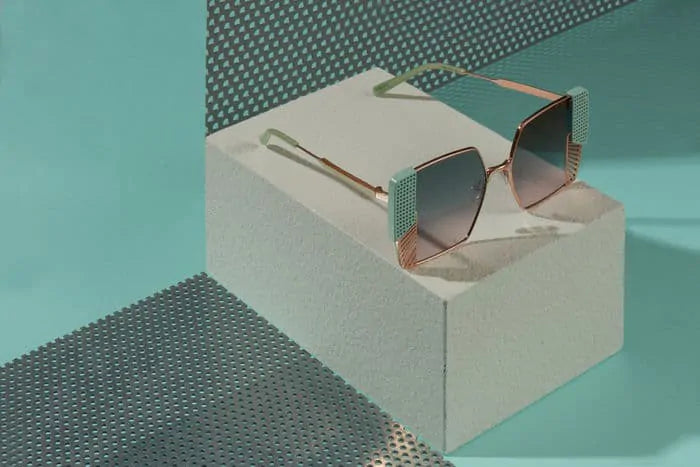 Product with Certified clarity lenses